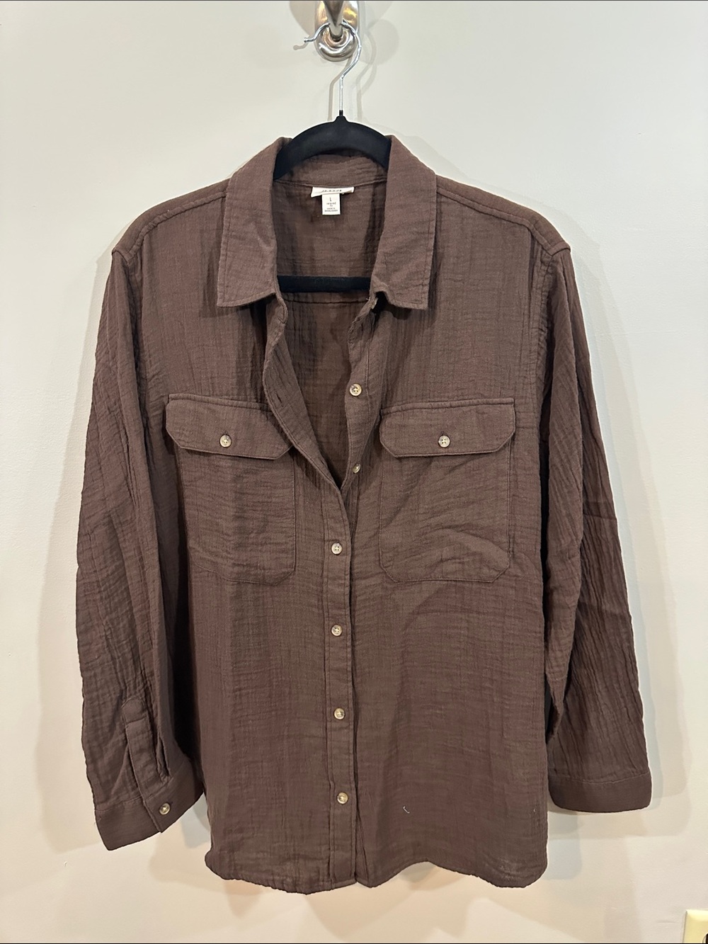 a.n.a Women’s Lightweight Gauze Button-Front Shirt in Brown